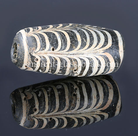 Ancient Roman glass trailed bead 109TA